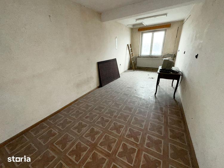 Spațiu comercial, de 2,272 mp, în Central