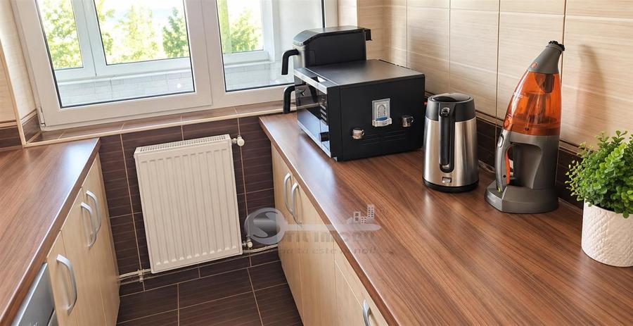 Apartament cu 3 camere decomandat în Podu Roș