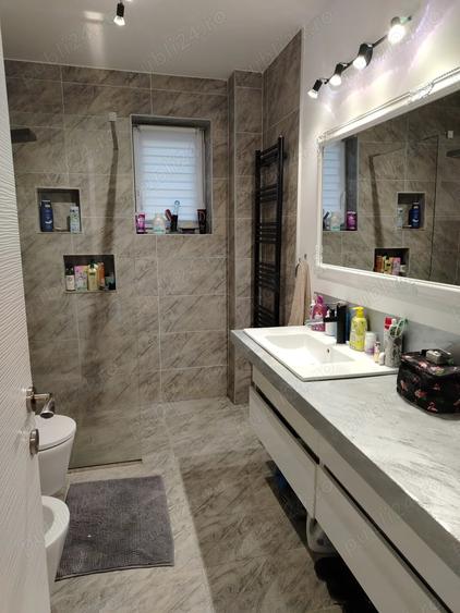 Casă cu 4 camere cu Teren 471 Mp în Central