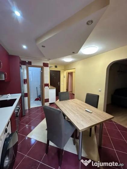 Apartament cu 4 camere decomandat în Central