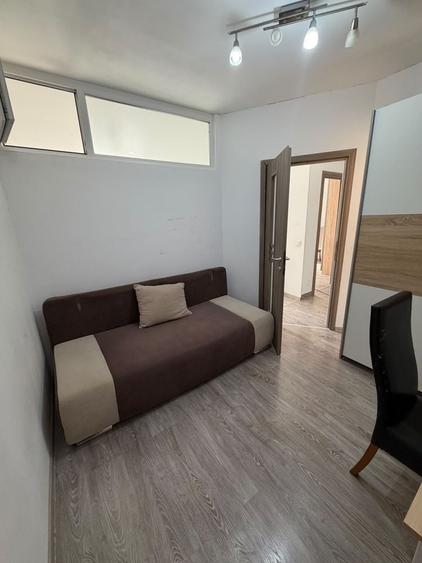 Apartament cu 3 camere decomandat în Florești
