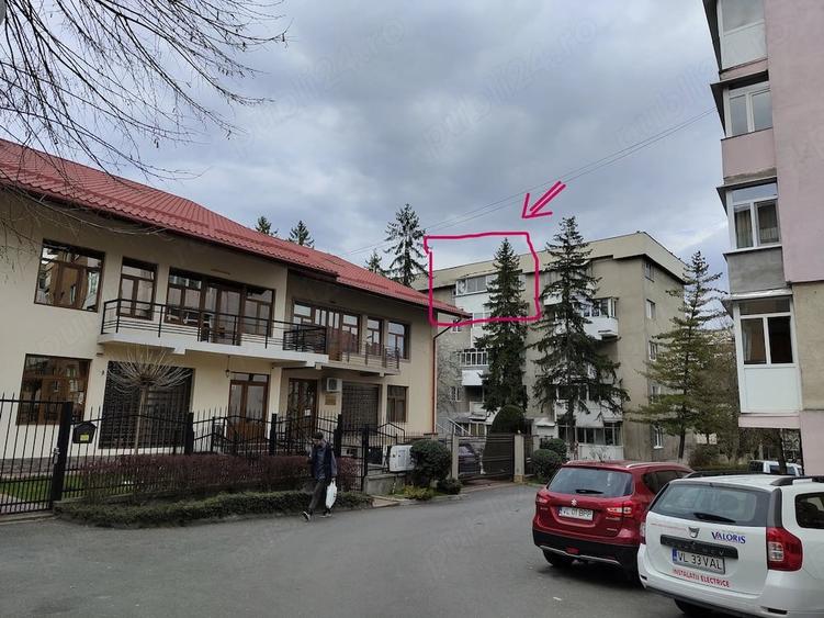Apartament cu 4 camere decomandat, mobilat în Traian