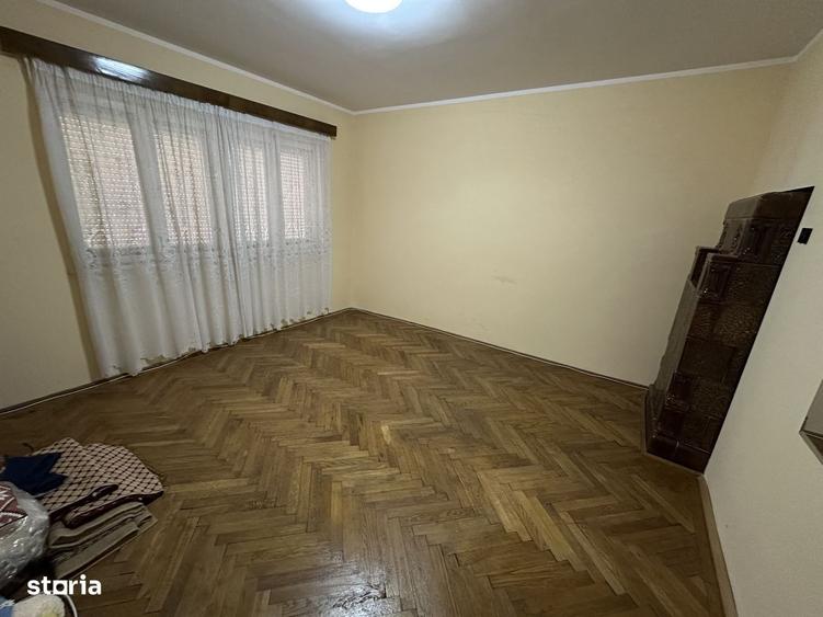 Casă cu 2 camere decomandat în Târnăveni