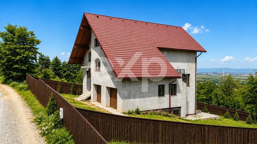Casă individuală cu 11 camere cu Canalizare în Săcele