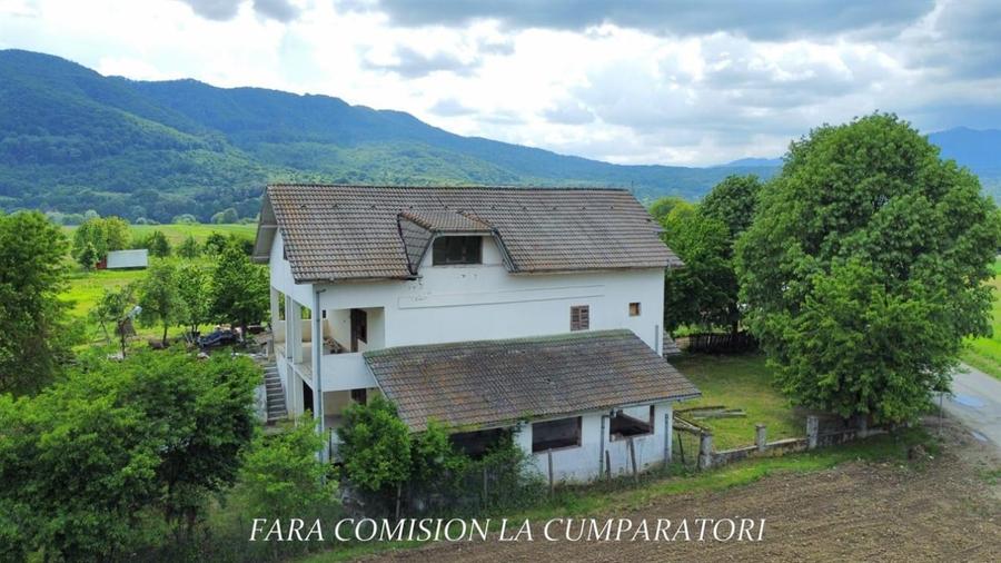 Casă individuală cu 10 camere cu Teren 4324 Mp în Călimănești