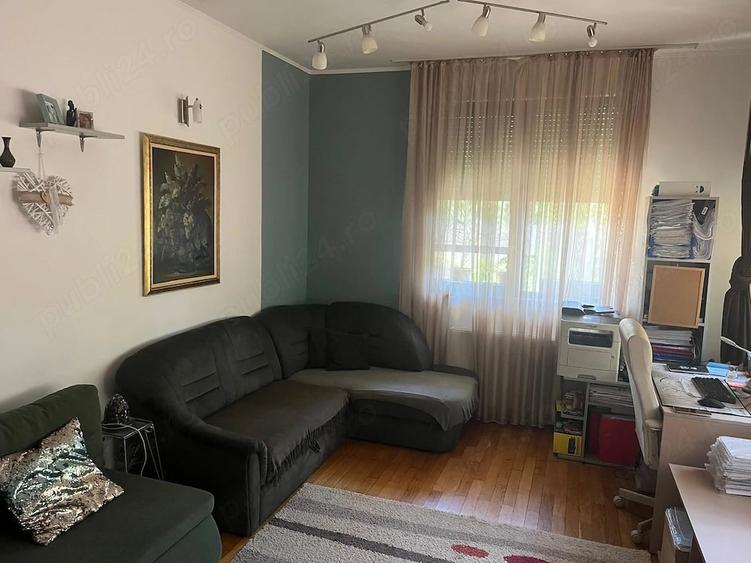 Apartament cu 3 camere decomandat în Dămăroaia