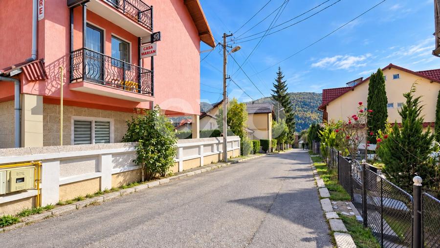 Casă individuală cu 11 camere cu Canalizare în Bușteni