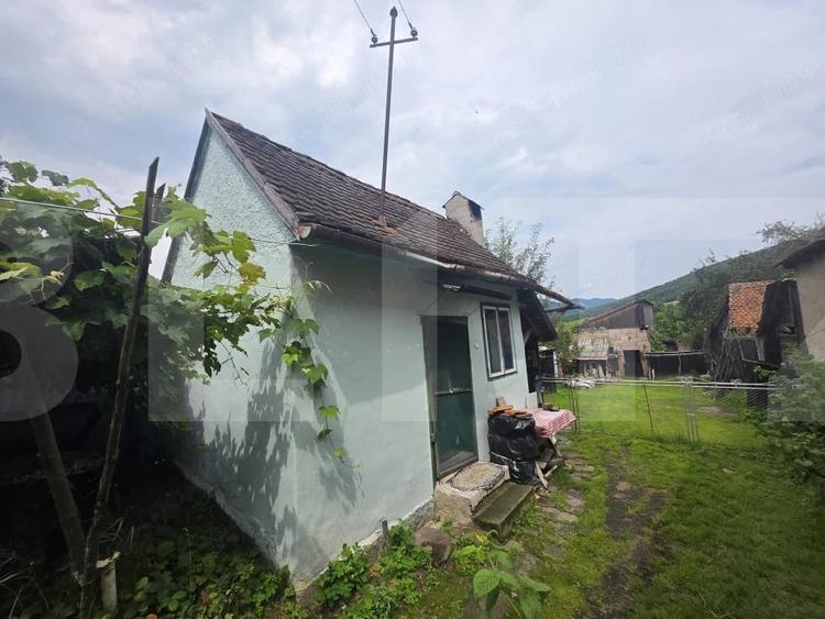 Casă cu 2 camere cu Teren 982 Mp în Bixad