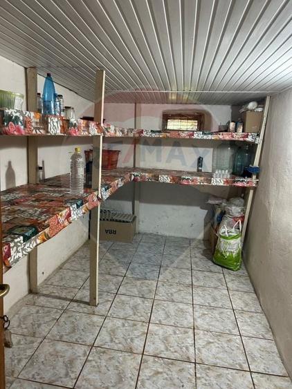 Casă individuală cu 10 camere cu Teren 154 Mp în Central