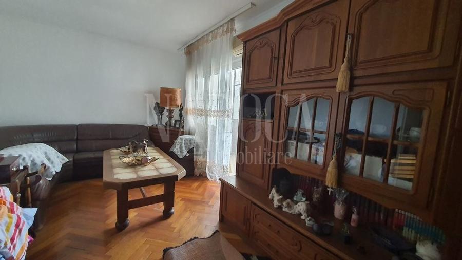 Apartament cu 3 camere decomandat, mobilat în Dacia