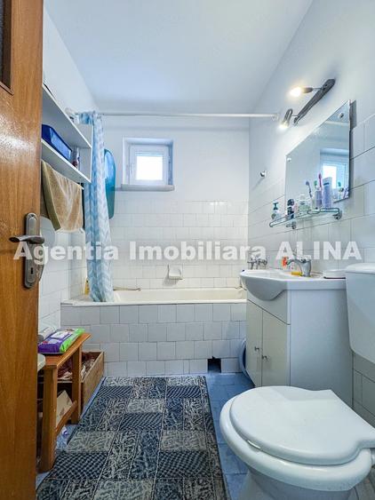Apartament cu 4 camere decomandat în Liliacului