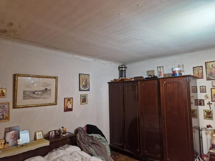 Casă individuală cu 4 camere cu Canalizare în Colentina