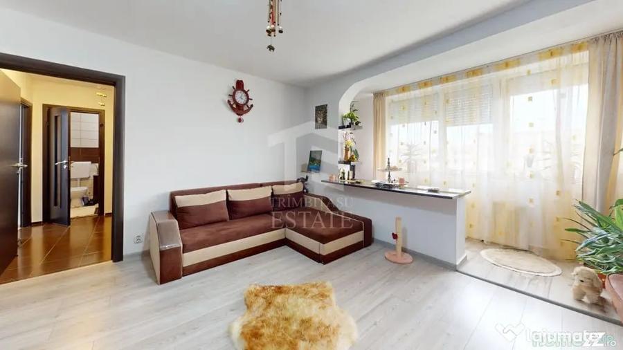 Apartament cu 3 camere semidecomandat în Colentina