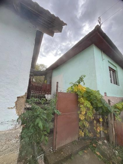 Casă cu 2 camere cu Teren 701 Mp în Dobrești