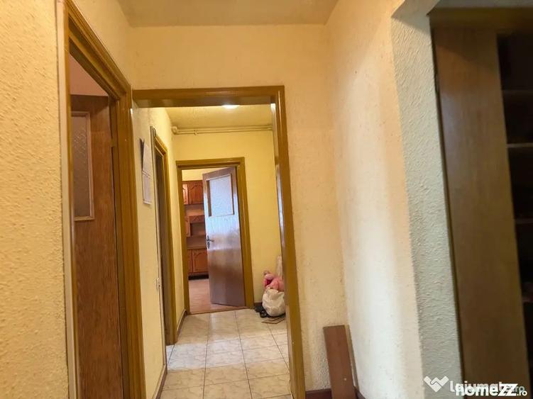 Apartament cu 3 camere decomandat, mobilat în Casa de Cultură