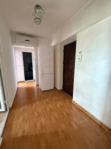 Apartament cu 2 camere decomandat în Micro 20