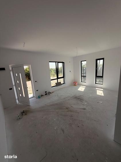 Casă cu 3 camere cu Teren 300 Mp în Central