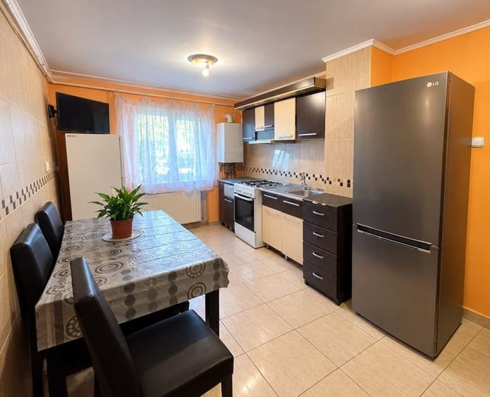 Apartament cu 3 camere decomandat în Ampoi 3