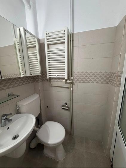Garsonieră decomandată în Troianu