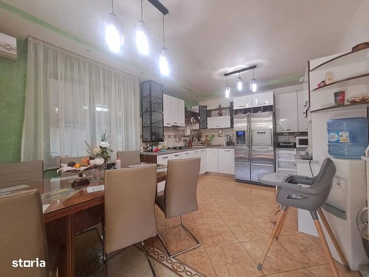 Casă cu 7 camere cu Teren 766 Mp în Central