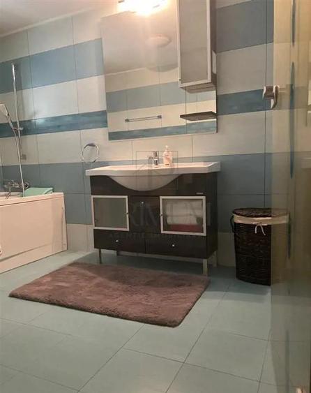 Casă individuală cu 5 camere cu Canalizare în Elisabetin