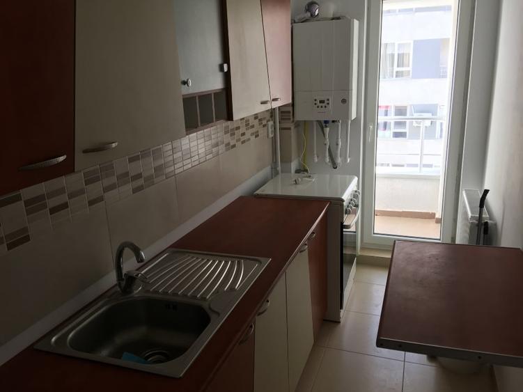 Garsonieră decomandată, mobilată în Roșu