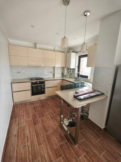 Apartament cu 2 camere decomandat, mobilat în Central