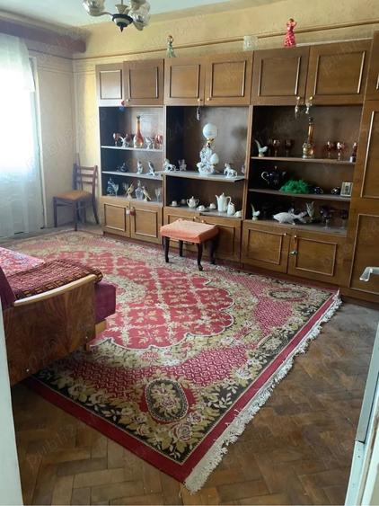 Apartament cu 3 camere decomandat în Crihala