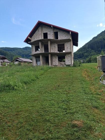 Casă cu 4 camere în Bogata