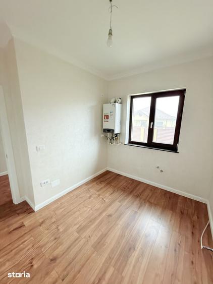 Casă cu 4 camere cu Teren 300 Mp în Central