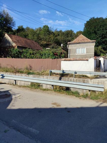 Casă cu 3 camere cu Teren 30000 Mp în Săliștea
