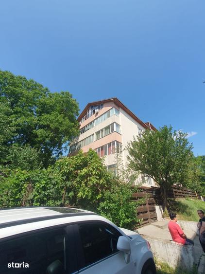 Apartament cu 3 camere decomandat în Tătărași