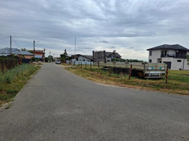 Teren de 2500 mp, în Lucieni