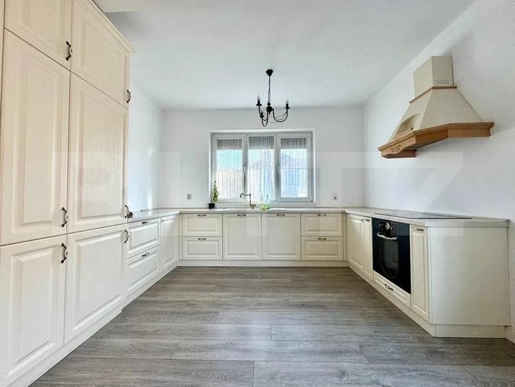 Apartament cu 4 camere semidecomandat în Iris