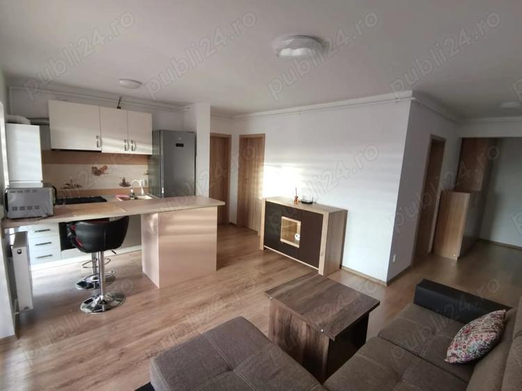 Apartament cu 3 camere semidecomandat în Vest