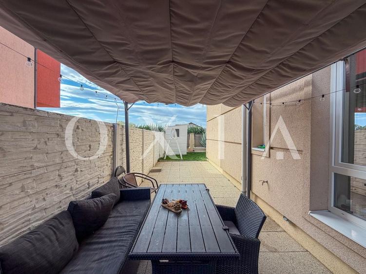 Apartament cu 3 camere semidecomandat, mobilat în Giroc