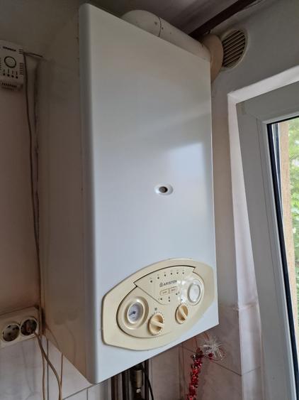 Apartament cu 2 camere semidecomandat, mobilat în Vlahuță