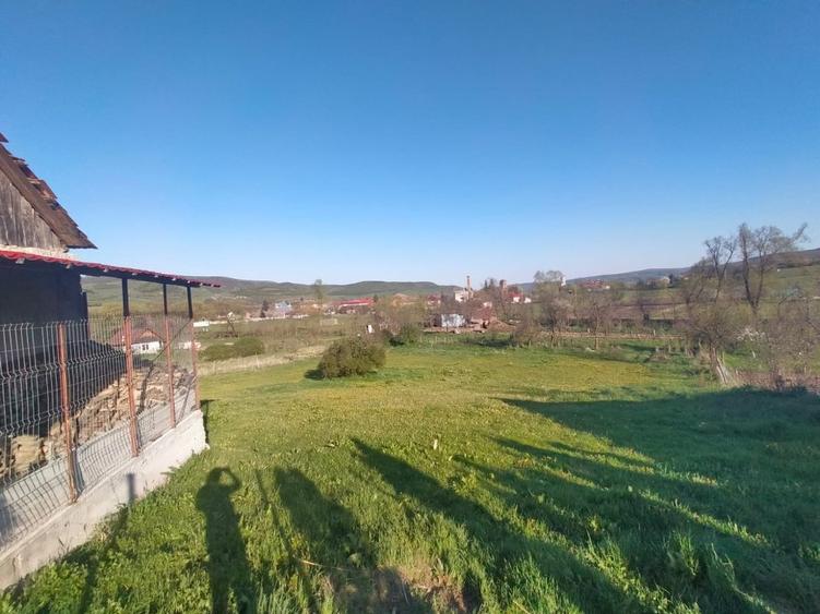 Casă individuală cu 2 camere cu Teren 2980 Mp în Panticeu