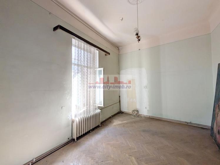 Apartament cu 3 camere semidecomandat în Victoriei