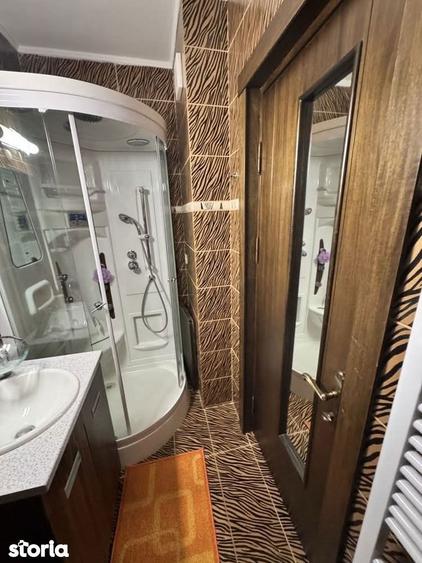 Apartament cu 3 camere decomandat, mobilat în Central