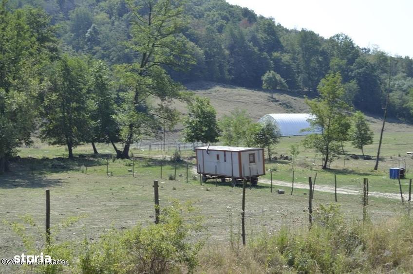 Spațiu comercial, de 1,887 mp, în Glâmbocel