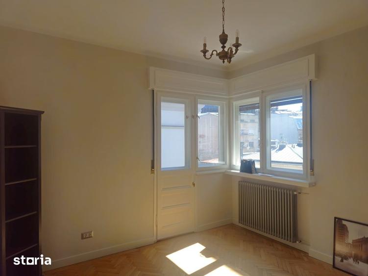 Apartament cu 3 camere în Calea Victoriei