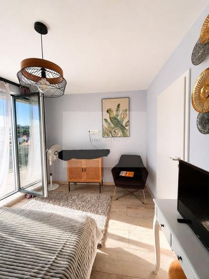 Apartament cu 3 camere semidecomandat, mobilat în Semicentral