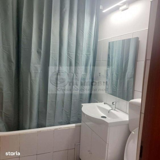 Apartament cu 3 camere semidecomandat, mobilat în Mircea cel Bătrân