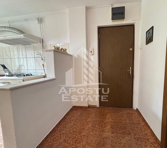 Apartament cu 4 camere decomandat în Medicină