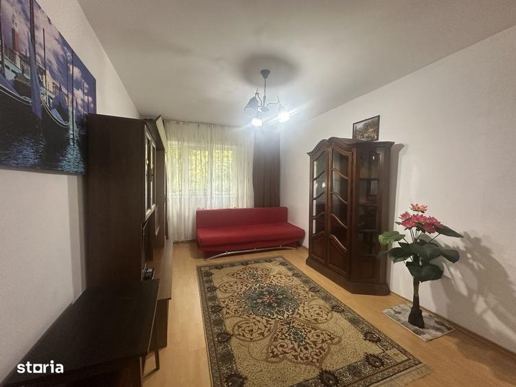 Garsonieră decomandată în Vest