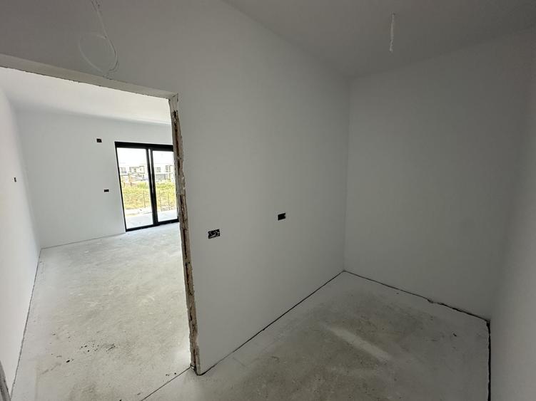 Duplex cu 4 camere cu Canalizare în Exterior Nord
