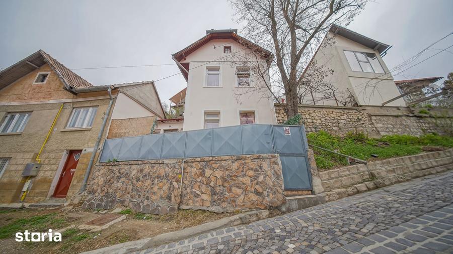 Casă cu 2 camere cu Teren 94 Mp în Schei