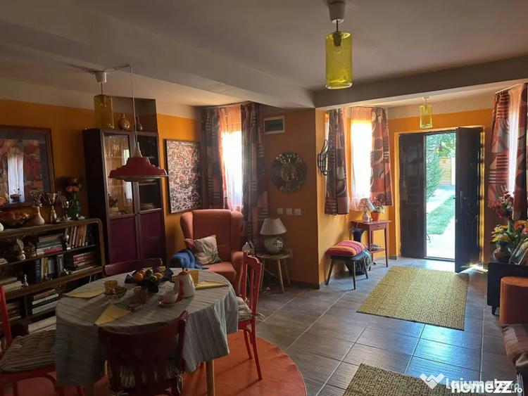 Casă cu 5 camere cu Teren 794 Mp în Livedea