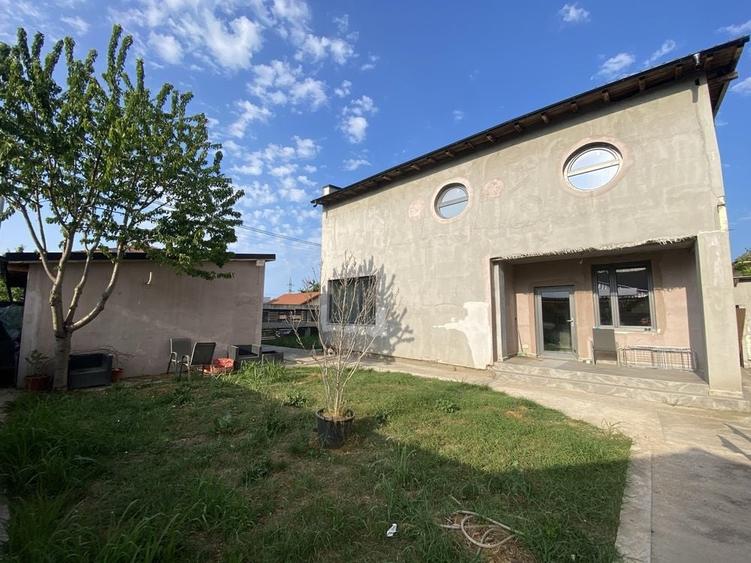 Casă cu 4 camere în Central